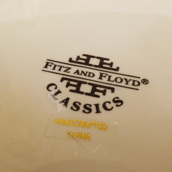 Fitz and Floyd Classics Jolly St. Nick Hand painted Holiday Ceramic covered Bowl - Picture 7 of 12